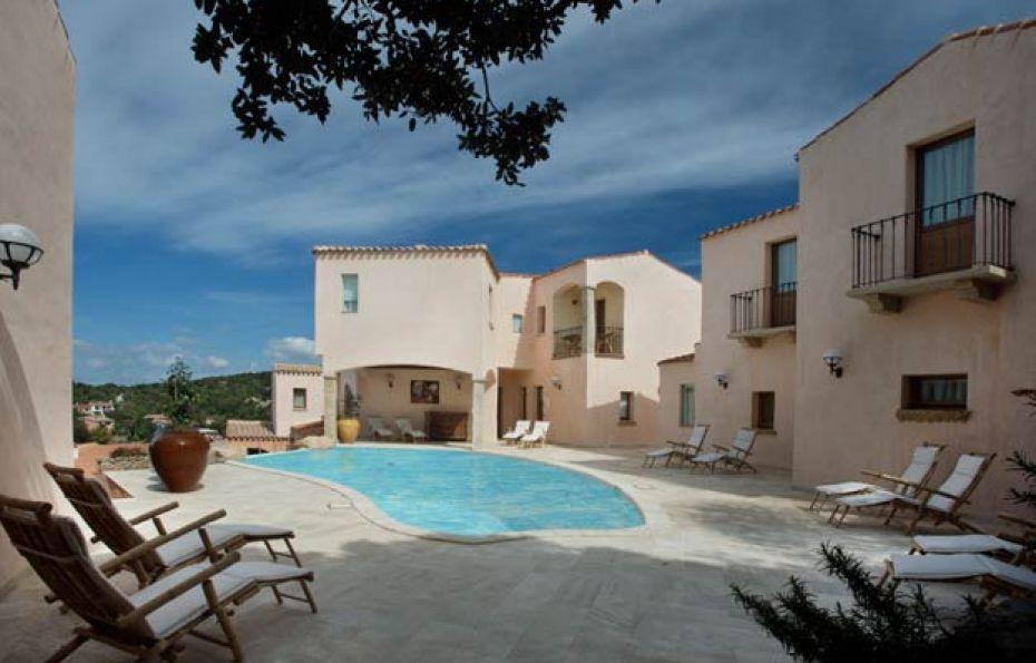 Hotel Arathena San Pantaleo Exterior foto