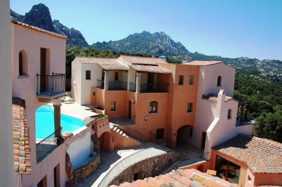 Hotel Arathena San Pantaleo Exterior foto
