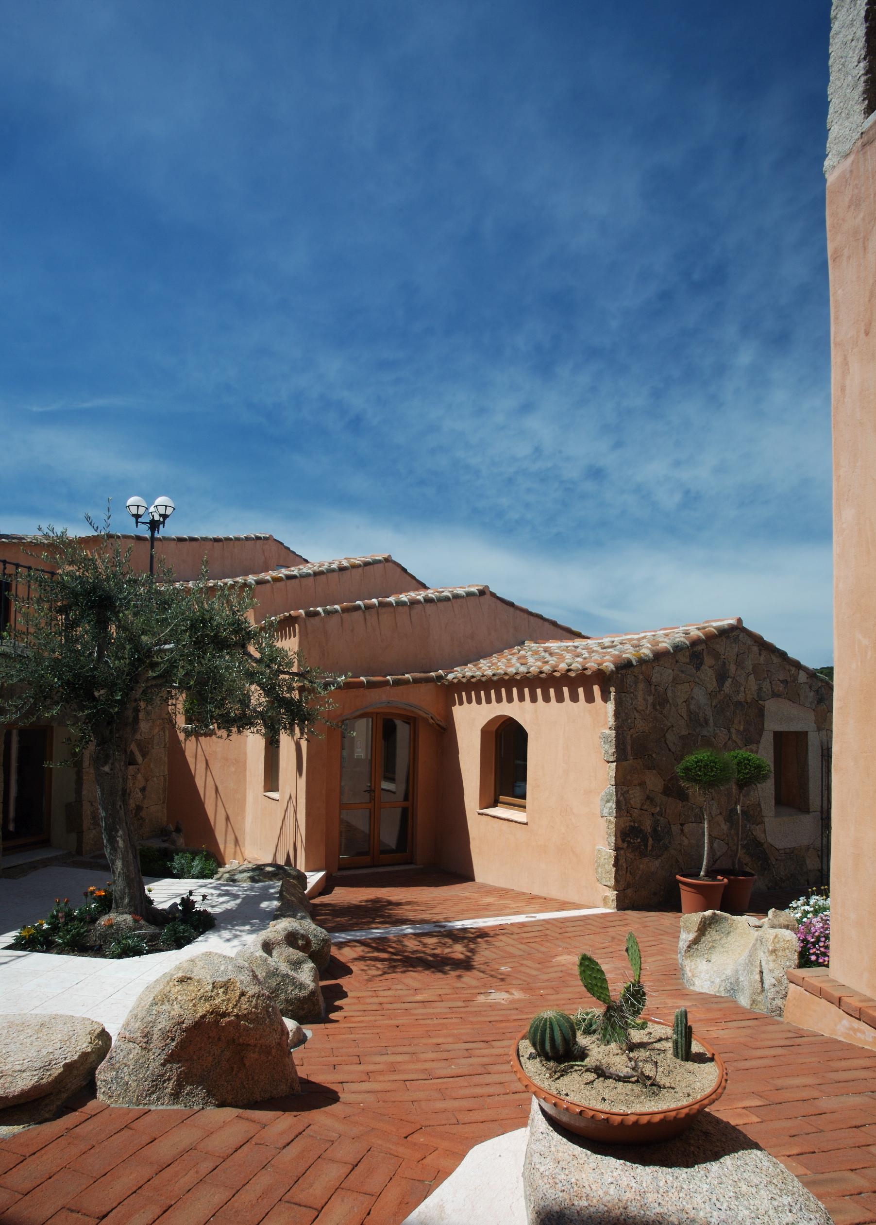 Hotel Arathena San Pantaleo Exterior foto