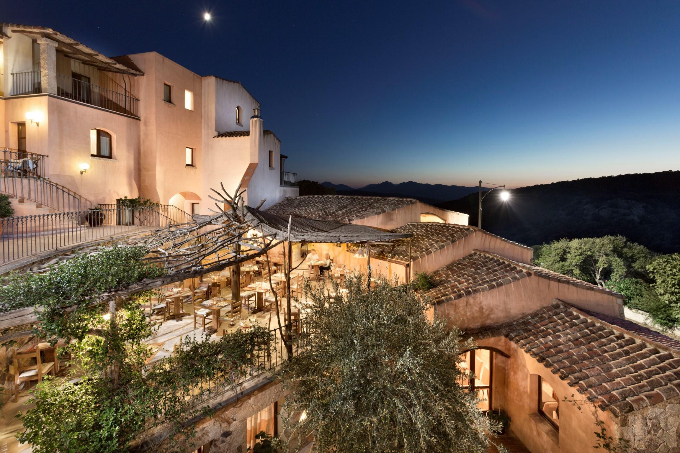 Hotel Arathena San Pantaleo Exterior foto