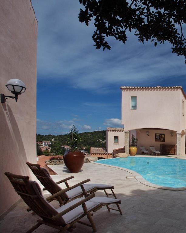 Hotel Arathena San Pantaleo Exterior foto