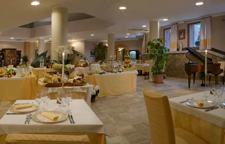 Hotel Arathena San Pantaleo Exterior foto