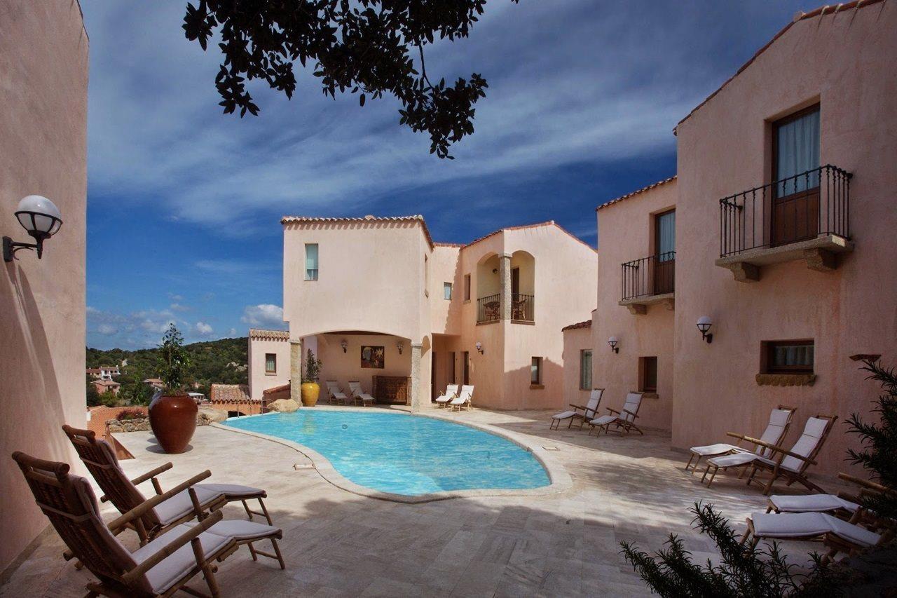 Hotel Arathena San Pantaleo Exterior foto