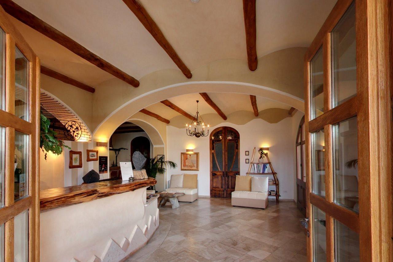 Hotel Arathena San Pantaleo Exterior foto