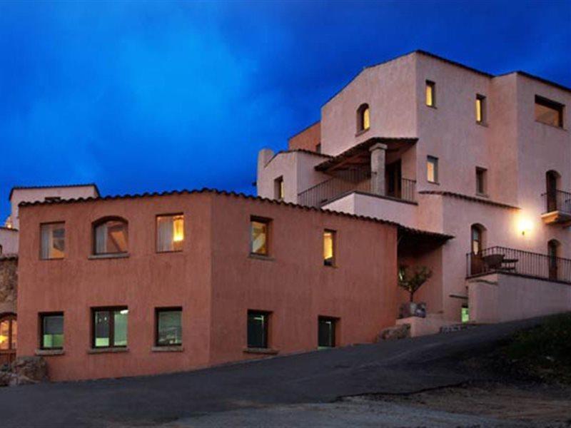 Hotel Arathena San Pantaleo Exterior foto