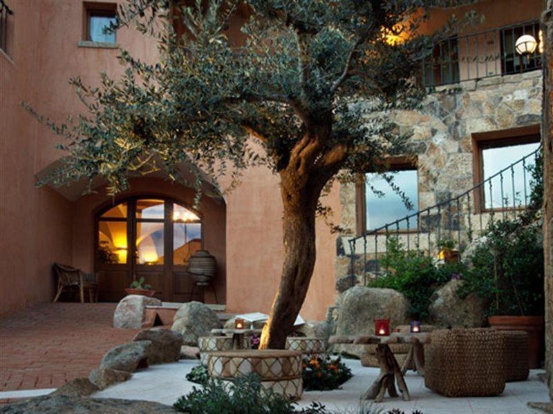 Hotel Arathena San Pantaleo Exterior foto