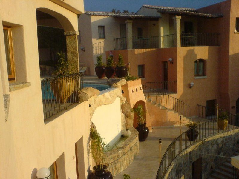 Hotel Arathena San Pantaleo Exterior foto