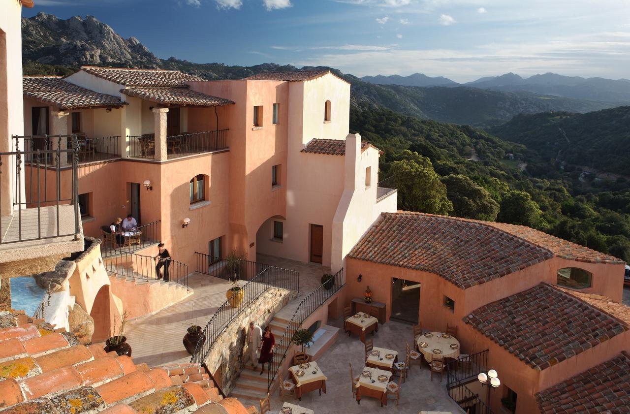 Hotel Arathena San Pantaleo Exterior foto