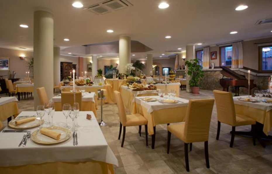 Hotel Arathena San Pantaleo Exterior foto