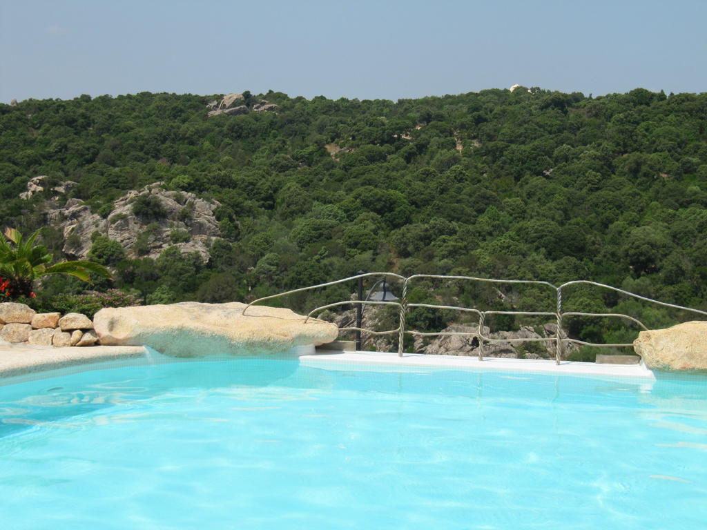 Hotel Arathena San Pantaleo Exterior foto